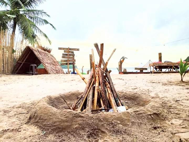 Bucana Kamp Payapa Beachfront 爱妮岛 外观 照片