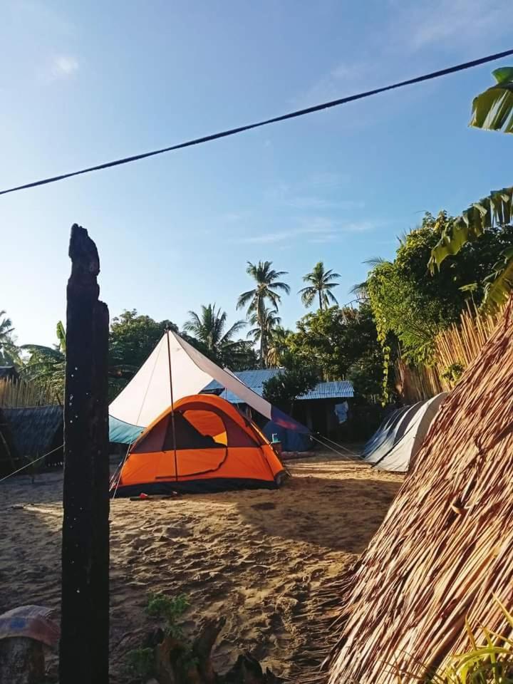 Bucana Kamp Payapa Beachfront 爱妮岛 外观 照片