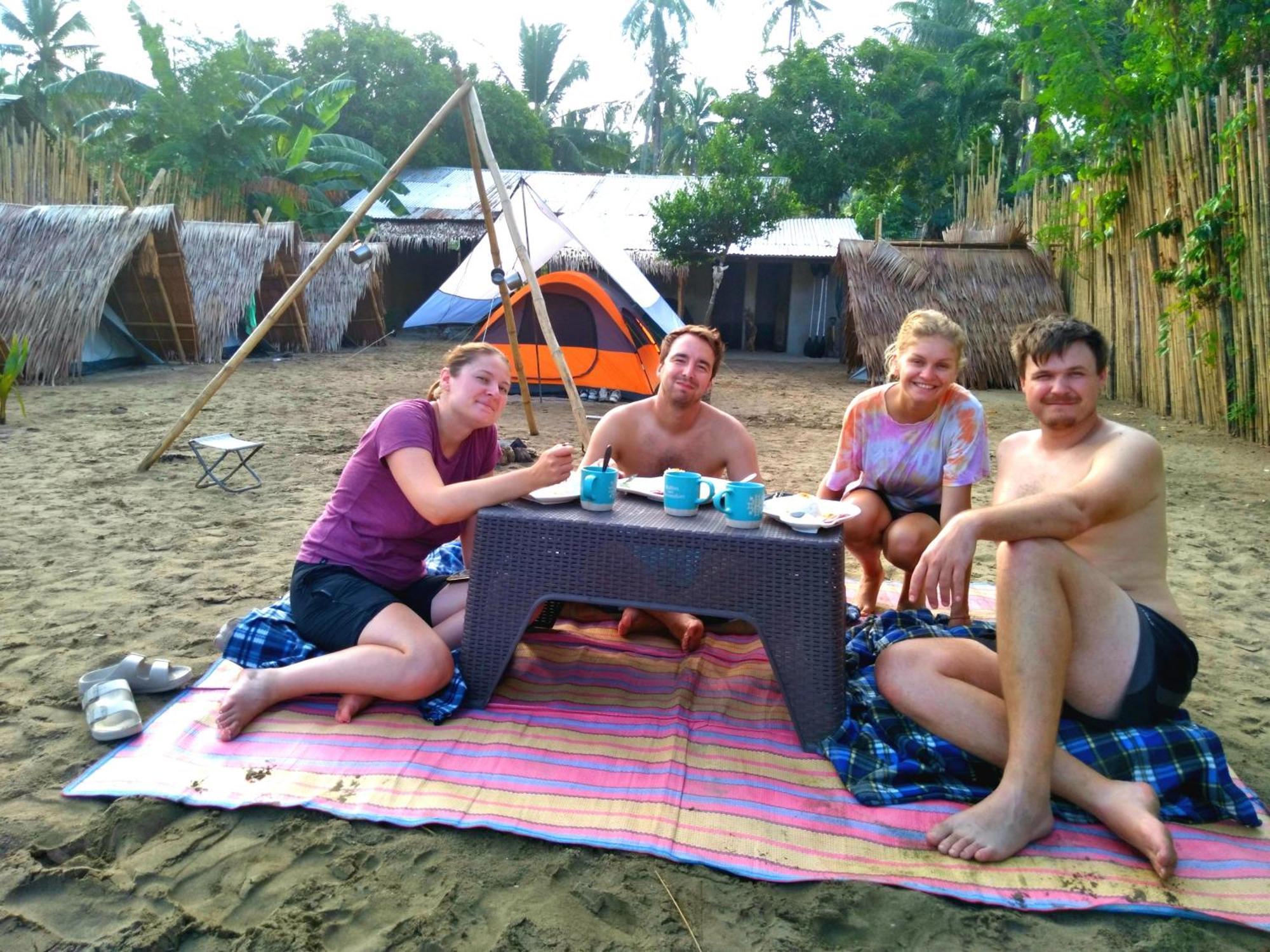 Bucana Kamp Payapa Beachfront 爱妮岛 外观 照片